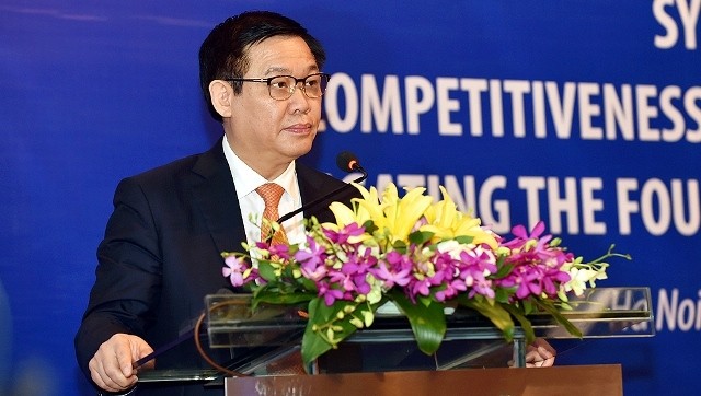 Deputy PM Vuong Dinh Hue speaks at the symposium. (Credit: VGP)