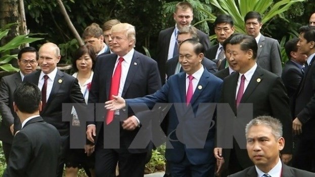 President Tran Dai Quang walks with APEC leaders - Russian President Vladimir Putin, US President Donald Trump, and Chinese President Xi Jinping (Photo: VNA)