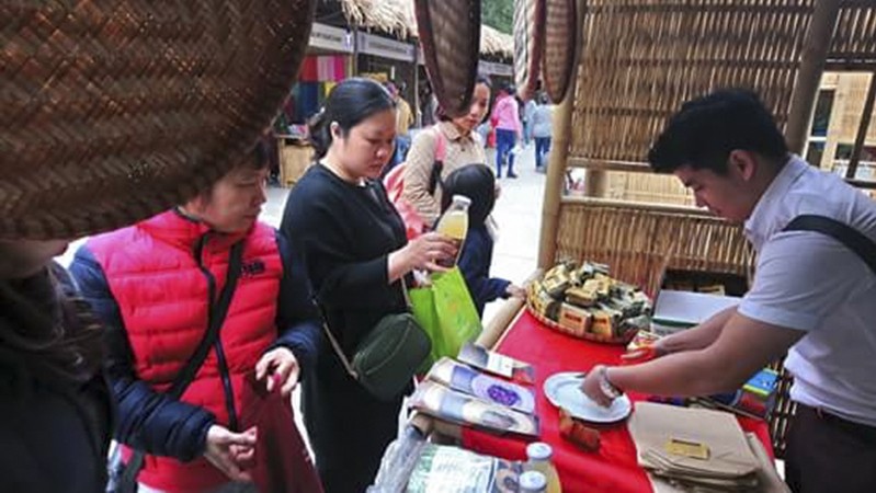 Thousands of specialties from all regions around the country are being introduced at the fair. (Credit: phunuvietnam.vn)