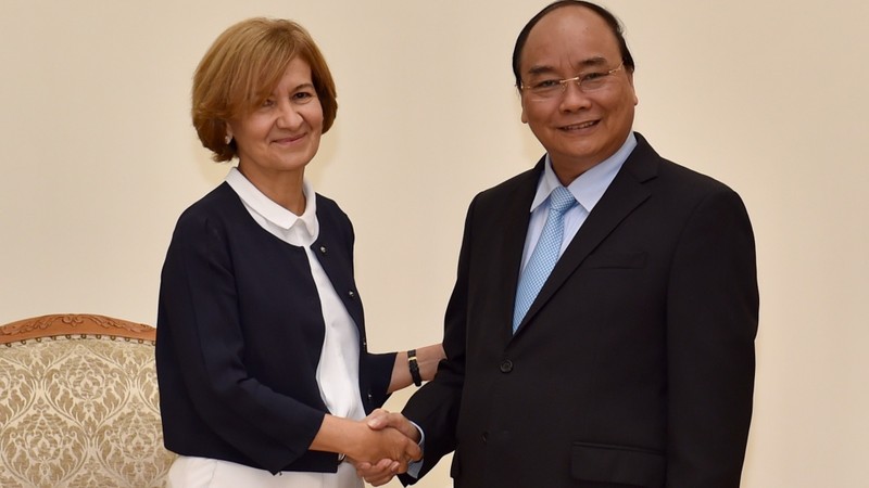 PM Nguyen Xuan Phuc (R) and Secretary of State of Foreign Affairs and Cooperation of Portugal Teresa Ribeiro (credit: VGP)