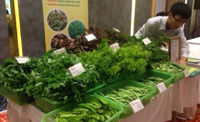 Agricultural products are introduced at the seminar.