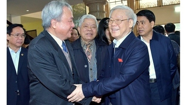 Party General Secretary Nguyen Phu Trong (R) meets with Hanoi voters on November 29 (Photo: NDO)