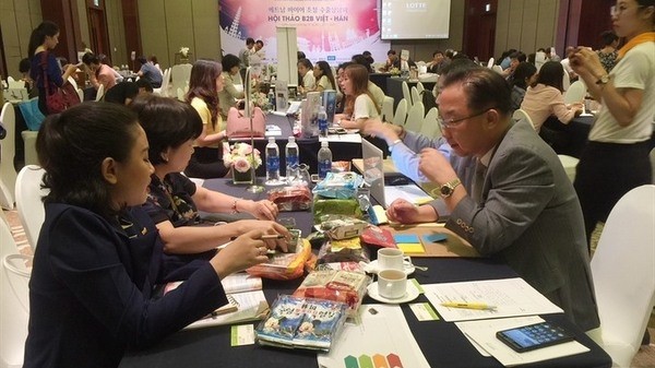 The RoK's and Vietnamese business executives at the Vietnam-RoK B2B Meeting held in Ho Chi Minh City on December 1.