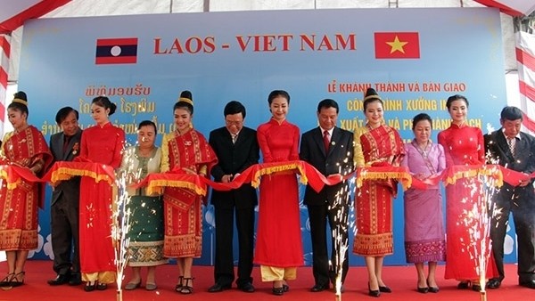 Delegates at the hand-over ceremony 