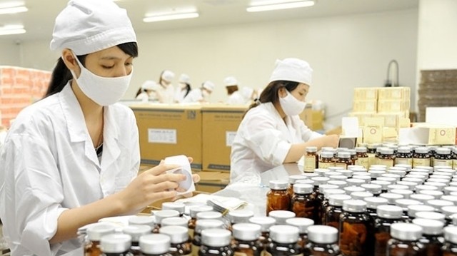 When carrying out regulatory reform, the Ministry of Health will reduce 46 to 54 business conditions for establishments producing and trading functional foods. (Credit: NDO)