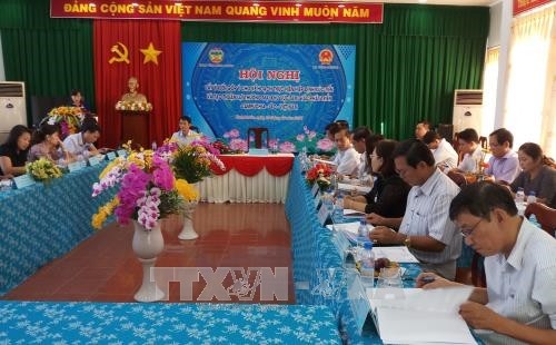 Scene at the conference, which collects opinions on a plan designed to implement the Agreement on Trade Promotion and Facilitation in the Cambodia-Laos-Vietnam (CLV) Development Triangle Area (Photo: VNA)