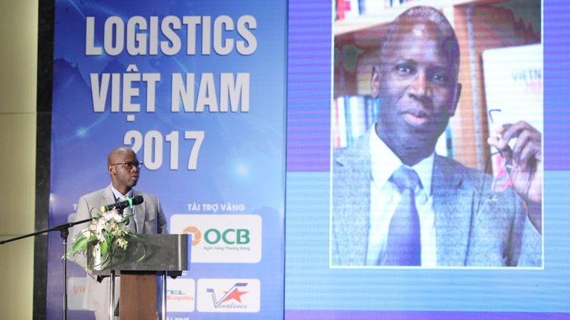 Ousmane Dione, the World Bank Country Director for Vietnam speaks at the forum (credit: vneconomy.vn)
