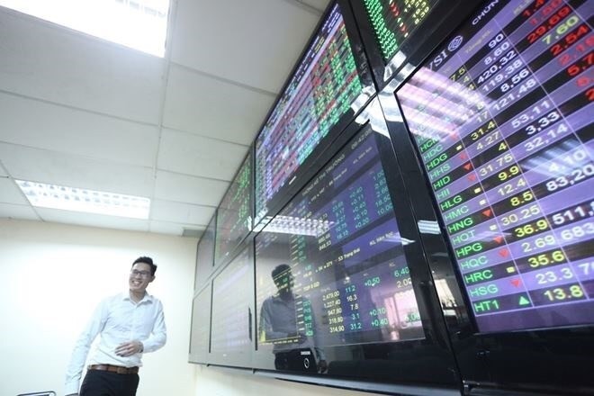 Screens show stock share prices at Tan Viet Securities Company. (Photo: VNA)