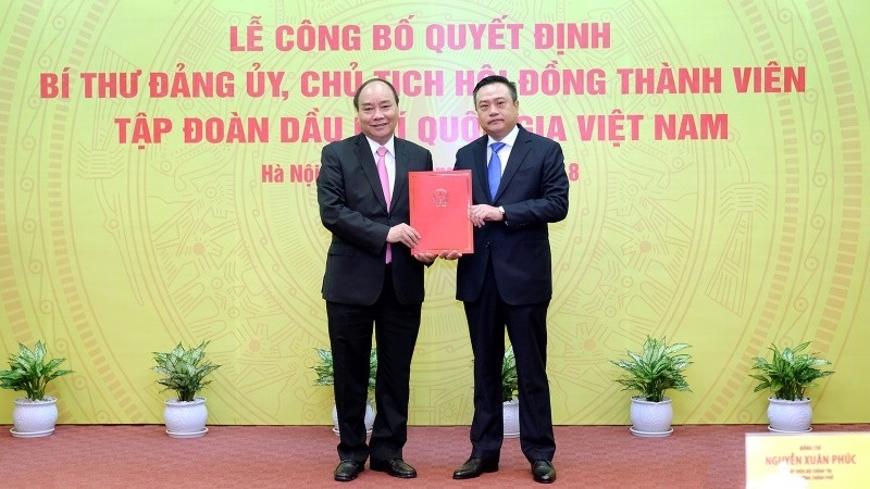 Prime Minister Nguyen Xuan Phuc and new PVN chairman Tran Sy Thanh