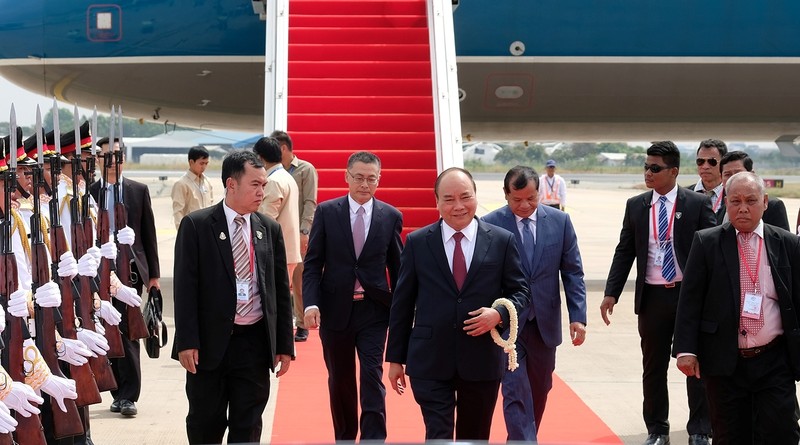 PM Nguyen Xuan Phuc arrives in Cambodia for Mekong-Lancang summit