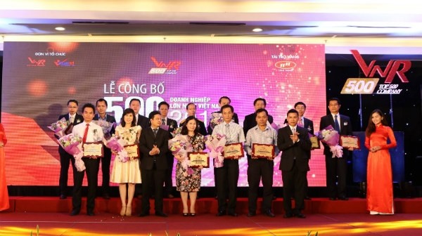 Top 500 Vietnamese firms in 2017 honoured at the ceremony (Photo: vietnamnet.vn)