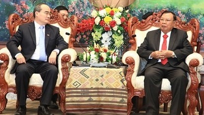  Lao Party General Secretary and President Bounnhang Volachith (right) receives Secretary of Ho Chi Minh City Party Committee Nguyen Thien Nhan. (Credit: VOV)