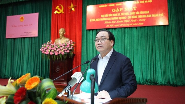 Politburo member and Secretary of Hanoi Party Committee Hoang Trung Hai speaks at a meeting with local intellectuals on January 23. (Credit: hanoimoi.com.vn)