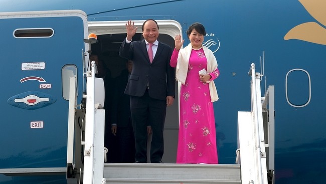 PM Nguyen Xuan Phuc and his wife have arrived Palam airport, New Delhi. (Credit: VGP)