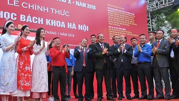 Deputy PM Truong Hoa Binh joins delegates at the launch of Red Sunday blood donation campaign. (Credit: NDO)