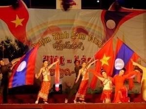 People friendship festival fosters Vietnam-Laos ties