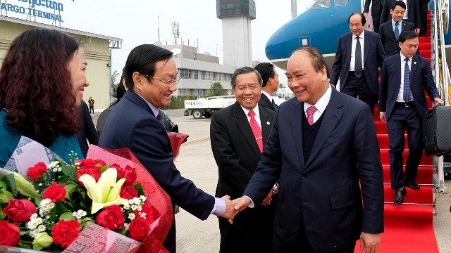 PM Nguyen Xuan Phuc and his entourages arrived at Wattay International Airport in Vientiane, Laos on February 4. (Photo: VGP)