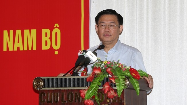 Deputy PM Vuong Dinh Hue speaking at the conference (Credit: VGP)