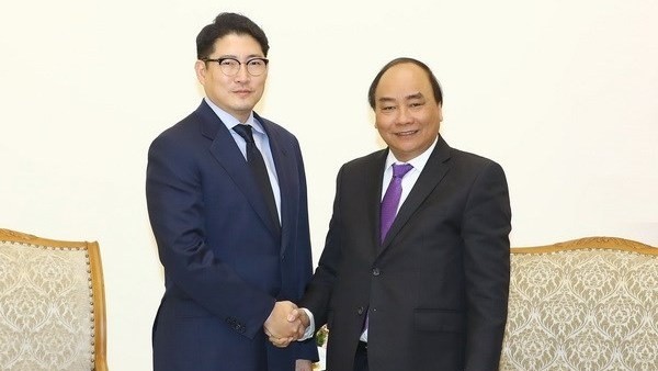 PM Nguyen Xuan Phuc receives Chairman of the Hyosung Group Cho Hyun-joon. (Photo: VNA)