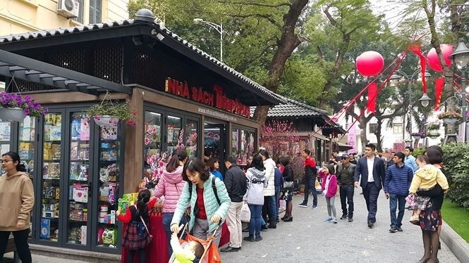 0Spring Book Street attracts many visitors on its opening day (Photo: tienphong.vn)