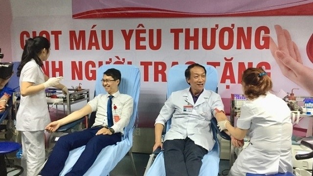 Dr. Bach Quoc Khanh, Director of the NIHBT, respond to the blood donation festival on February 22.