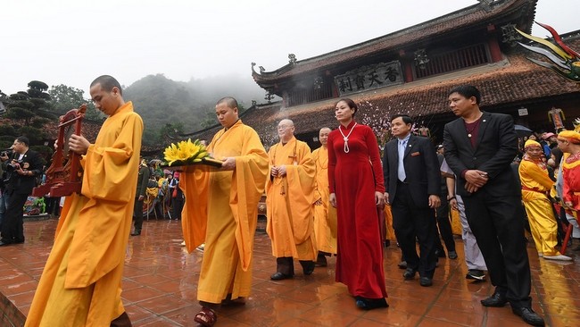 The opening ceremony for the Huong Pagoda Festival (Credit: news.zing.vn)