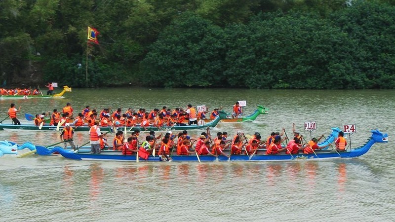 A boat racing festival