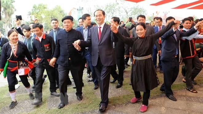 President Tran Dai Quang joins ethnic groups at the festival (Photo: VNA)