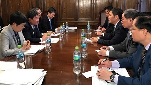 At the meeting between Vietnamese Minister of Industry and Trade Tran Tuan Anh and Japanese Economy Minister Toshimitsu Motegi (Credit: VOV)