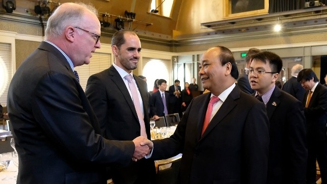 PM Nguyen Xuan Phuc meets with representatives from Australia’s leading enterprises in Sydney, on March 17. (Photo: VGP)