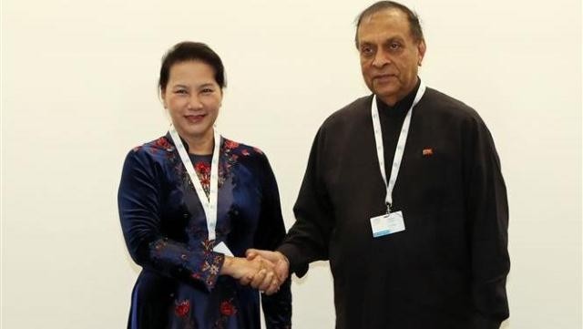 Vietnamese NA Chairwoman Nguyen Thi Kim Ngan (L) and Speaker of the Sri Lankan Parliament Karu Jayasuriya. (Photo: VNA)