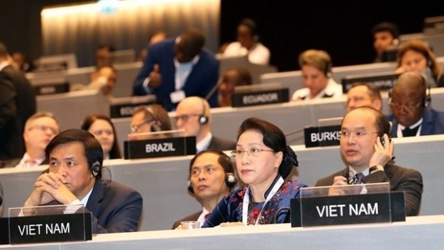 Vietnamese NA Chairwoman Nguyen Thi Kim Ngan and the Vietnamese delegation at the general debate on migrants and refugees of the IPU-138. (Photo: VNA)