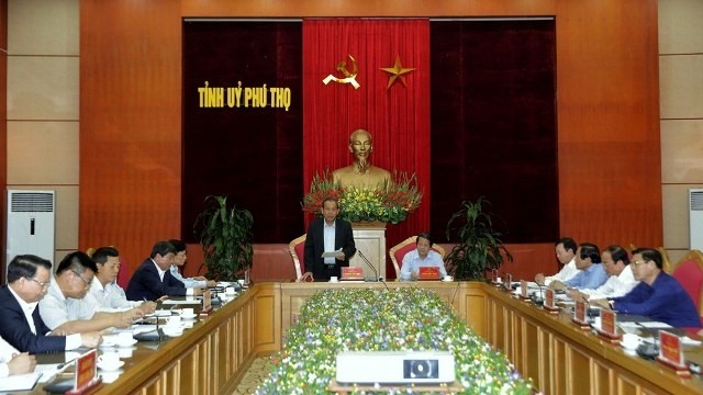 Politburo member and Deputy Prime Minister Truong Hoa Binh works with Phu Tho province’s leaders on anti-corruption, Phu Tho, March 27. (Photo: VGP)