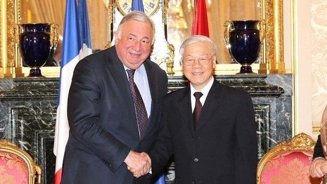 General Secretary of the Communist Party of Vietnam Central Committee Nguyen Phu Trong (R) and President of the French Senate Gerard Larcher (Source: VNA)