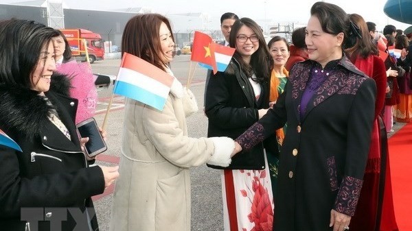 Chairwoman of the Vietnamese National Assembly Nguyen Thi Kim Ngan welcomed at the airport. (Photo: VNA)