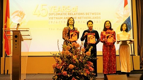 NA Chairwoman Nguyen Thi Kim Ngan (second from left) and delegates at the ceremony (Photo: daibieunhandan.vn)