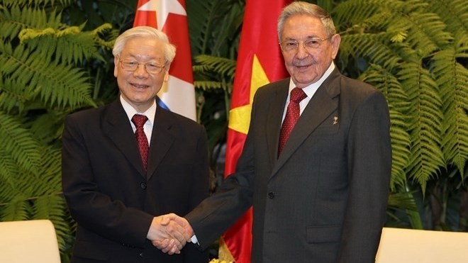 First Secretary of the Communist Party of Cuba Central Committee Raul Castro Ruz (R) receives Party chief Nguyen Phu Trong