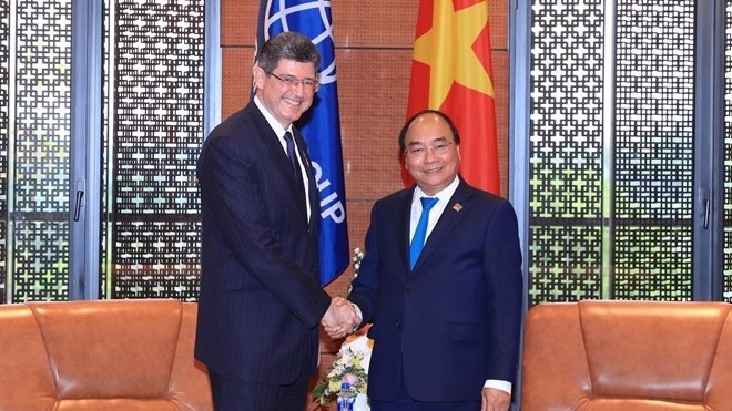 Prime Minister Nguyen Xuan Phuc (R) receives Joaquim Levy, WB Managing Director and Group Chief Financial Officer (Source: VNA)