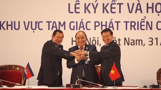 The Prime Ministers of Vietnam, Laos and Cambodia signed a Joint Statement (Photo: VNA)