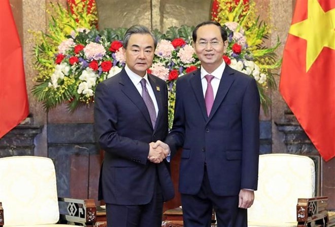 President Tran Dai Quang (R) and Foreign Minister of China Wang Yi (Photo: VNA)