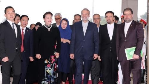 NA Chairwoman Nguyen Thi Kim Ngan (left) greets Speaker of the Parliament of Iran Ali Ardeshir Larijani in Hanoi on April 16. 