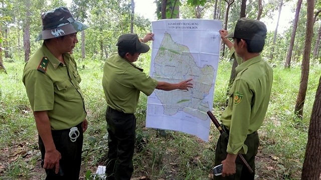 Yok Don National Park’s rangers (Buon Don district, Dak Lak province) discuss forest fire prevention plans for the 2018 dry season. (Photo: NDO)