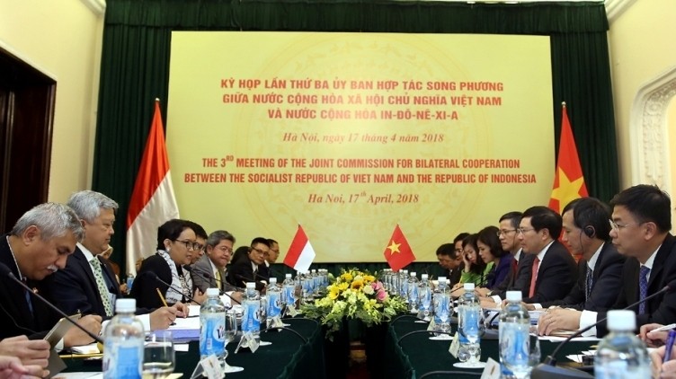 Overview of the third meeting of the Vietnam – Indonesia Bilateral Cooperation Committee in Hanoi on April 17 (Photo: MOFA)