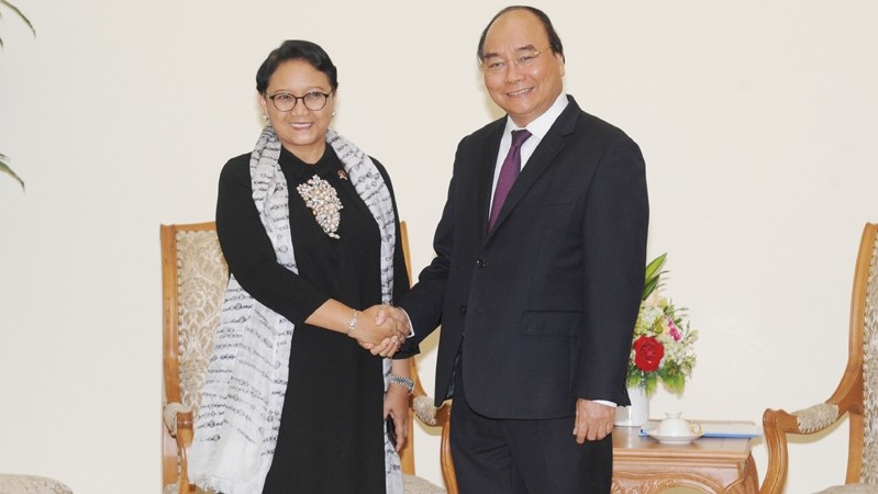 Prime Minister Nguyen Xuan Phuc (R) and Indonesian Foreign Minister Retno Marsudi (Photo: NDO/Tran Hai)