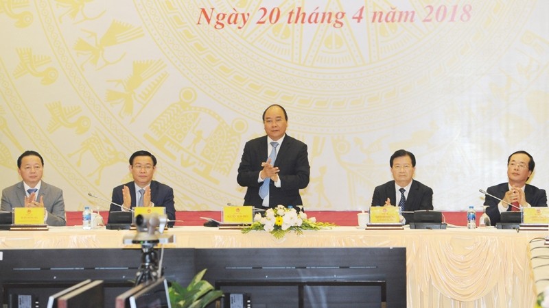 PM Nguyen Xuan Phuc chairs the conference on construction investment.