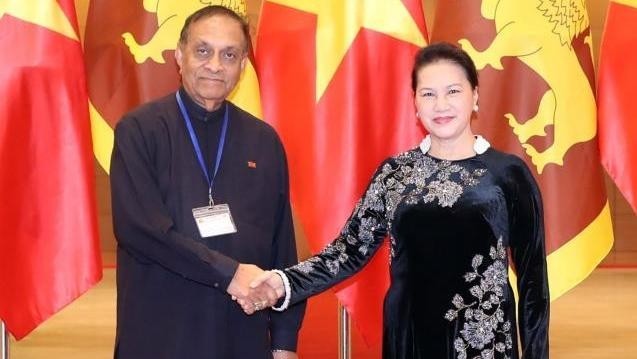 Speaker of the Sri Lankan Parliament Karu Jayasuriya and Chairwoman of the Vietnamese NA, Nguyen Thi Kim Ngan.