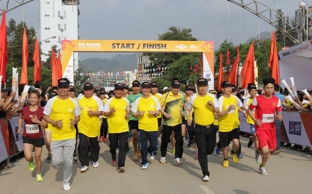 The event attracted more than 300 foreign and domestic runners from 13 countries and territories.