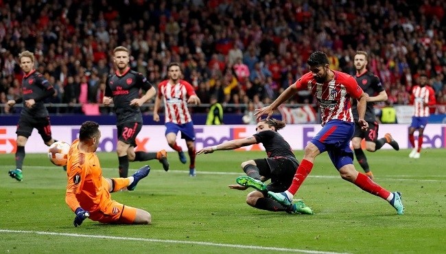 Atletico Madrid's Diego Costa scores their first goal. (Photo: Reuters)