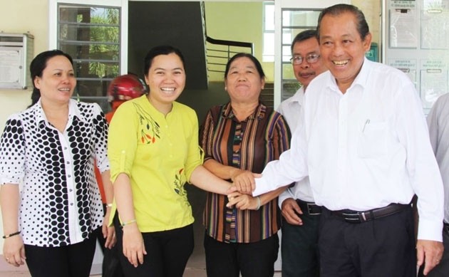Deputy PM meets voters in Long An