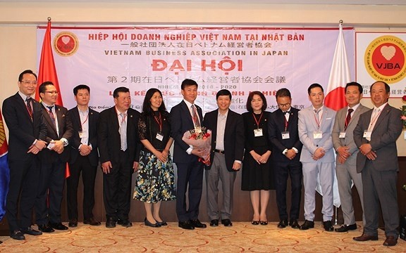 The new executive board of the Vietnamese Business Association in Japan.
